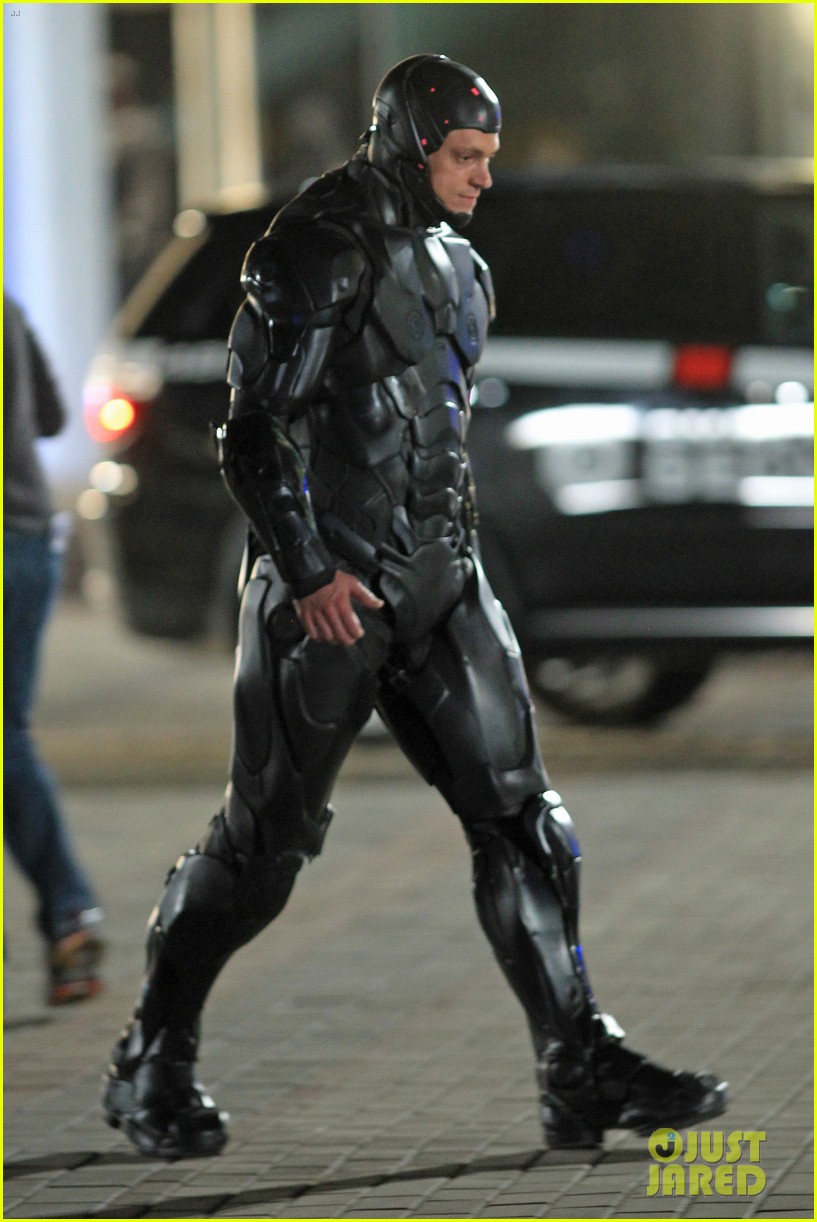 亚 /a>执导,由 a href="#" data-lemmaid="3391994">乔尔·金纳曼 /a>