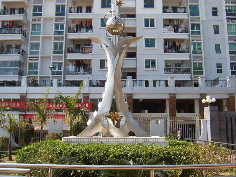 晋江第二实小创办于1993年8月,坐落在晋江市青阳曾井小区,由旅菲