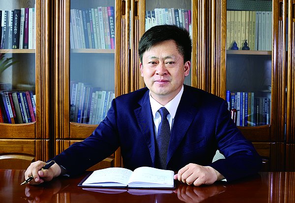  p data-id="go0ddwfj8f">戚万学,男,汉族,山东梁山人,1962年5月生