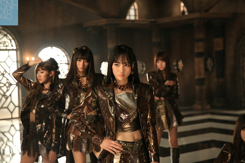 《呜吒(uza)》是snh48演唱,秋元康填词的