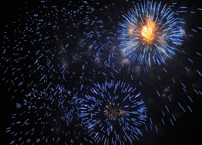 冷焰火有温度吗(冷焰火会烧伤人吗)