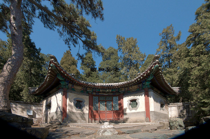 扬仁风是颐和园长廊邀月门北端的扇面殿