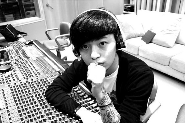  p>何官锭,英文名为al,出生于1981年.