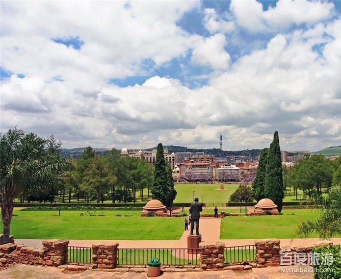  p>比勒陀利亚(pretoria),又名茨瓦内,茨瓦尼或茨瓦纳,是位于南非豪登