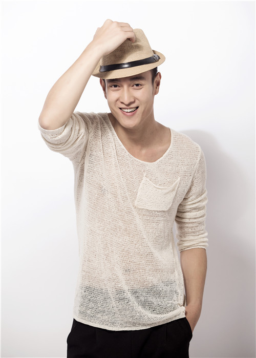 kg9zfa6">李超,1984年2月21日出生于山东省济南市,中国内地影视男演员