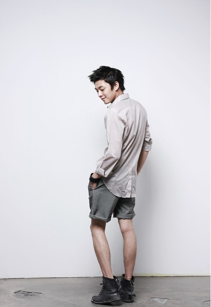 p>刘亚仁 i>(         ,yoo ah in) /i>,1986年10月6日出生于韩国大邱