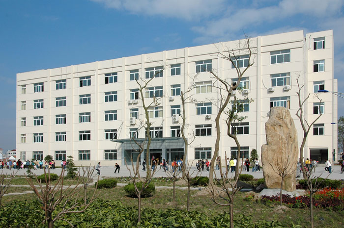  p>如东县茗海中学,位于千年古镇栟茶镇.