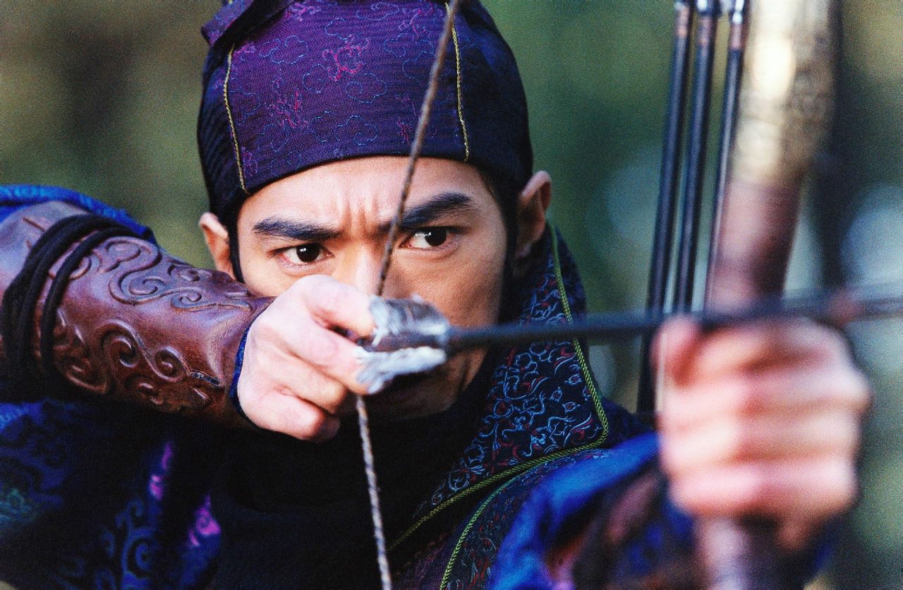  p>《十面埋伏》是北京新画面影业公司于2004年出品的一部武侠电影,由