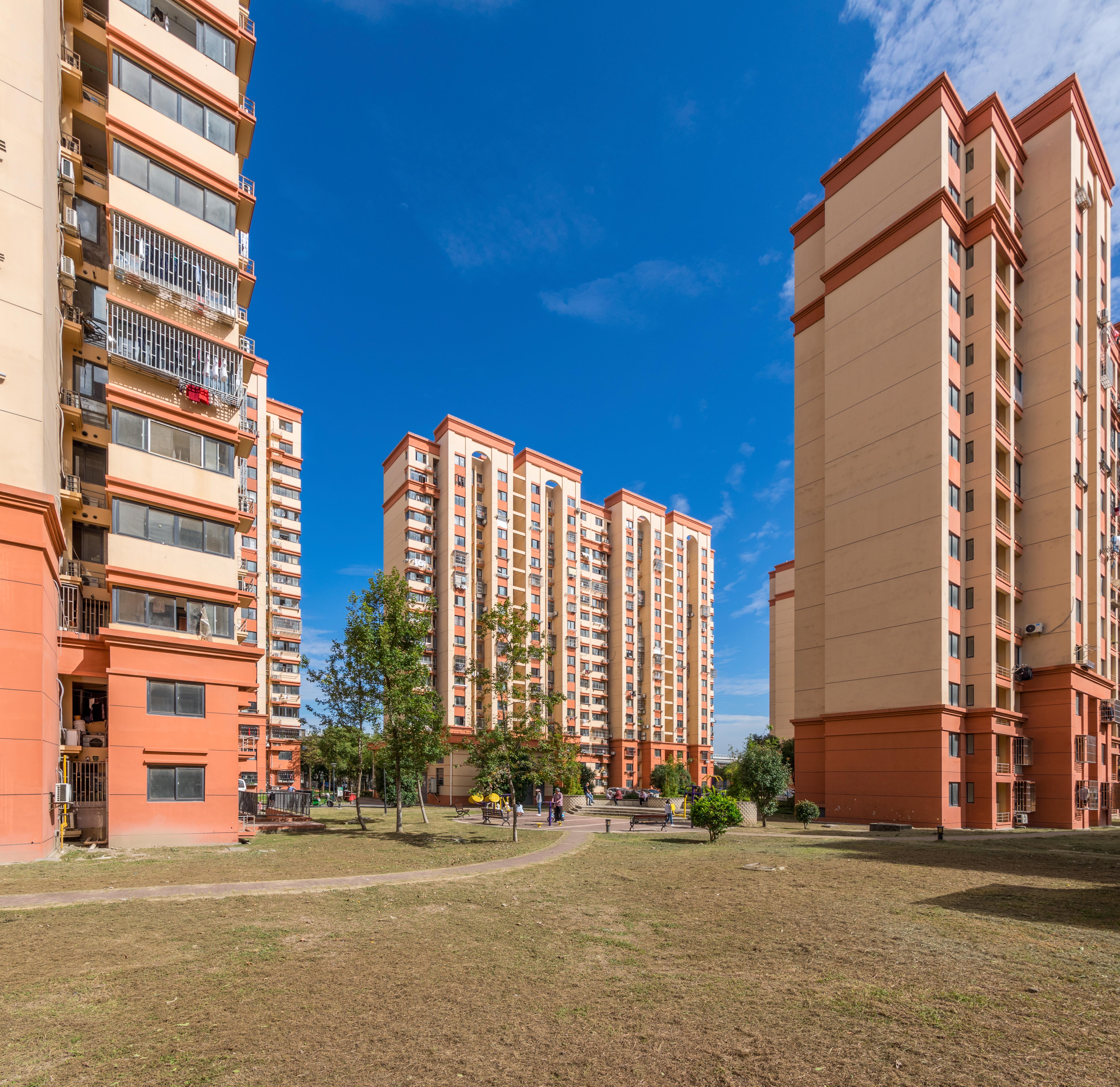 blank" href="/item/宣桥镇人民西路1955弄/5140078"