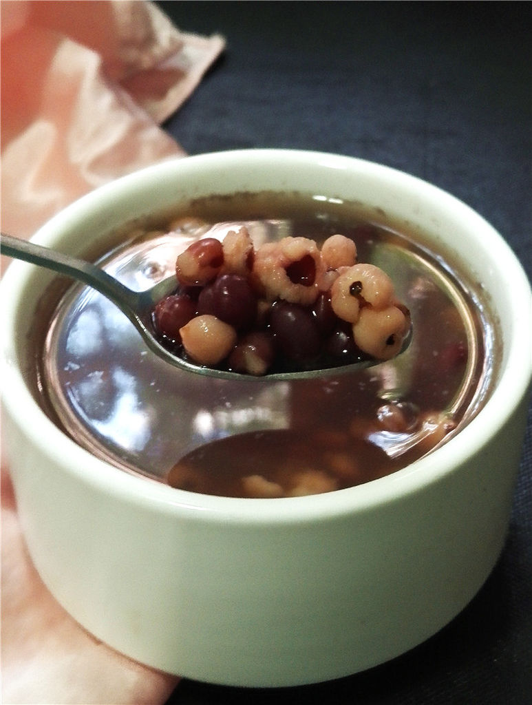 土茯苓赤小豆猪薏米汤