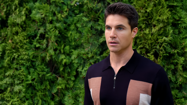 《上载新生第三季》剧照