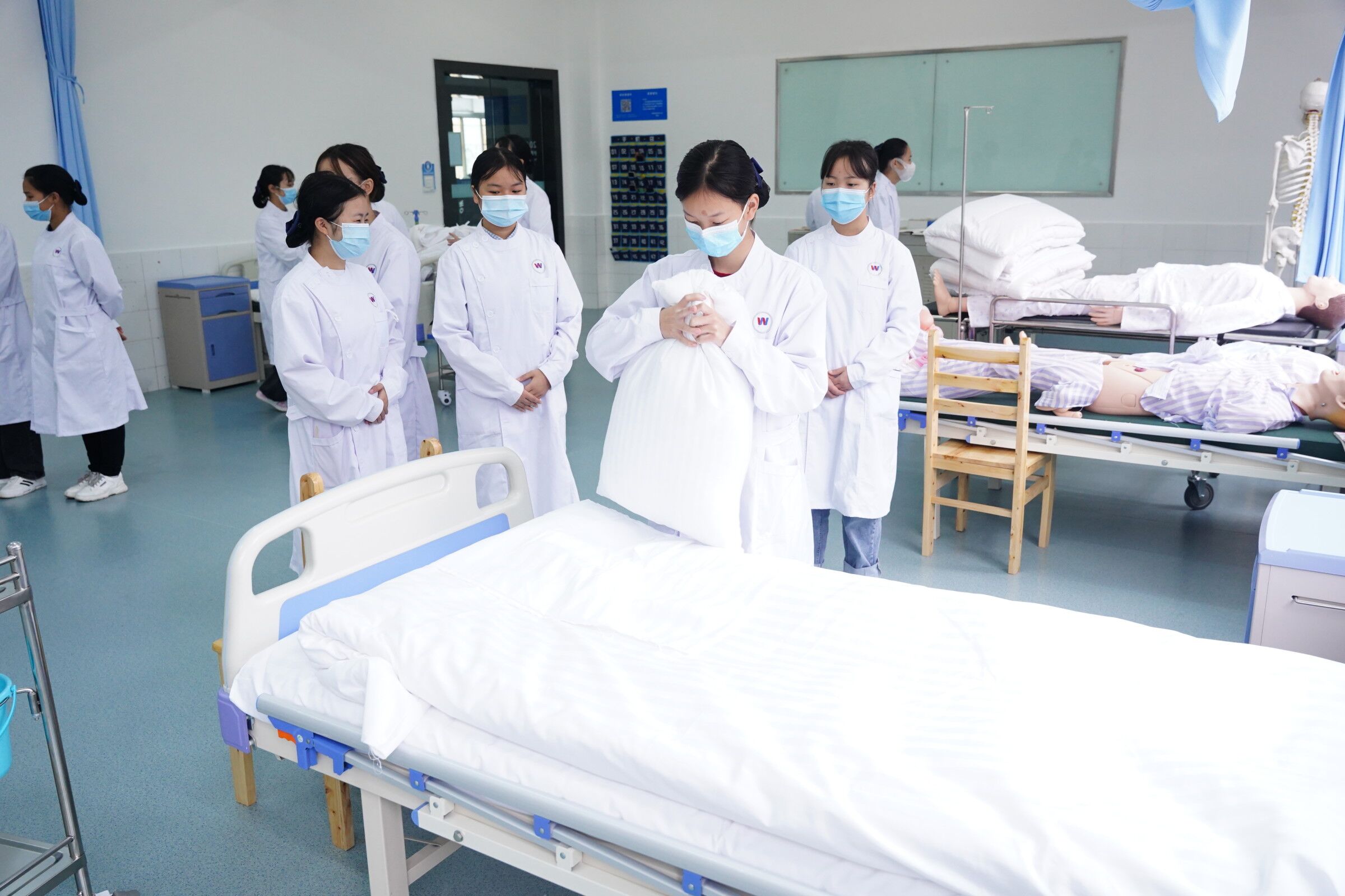 智能网联汽车技术工程师,汽车智能检测与维修工程师,轨道交通