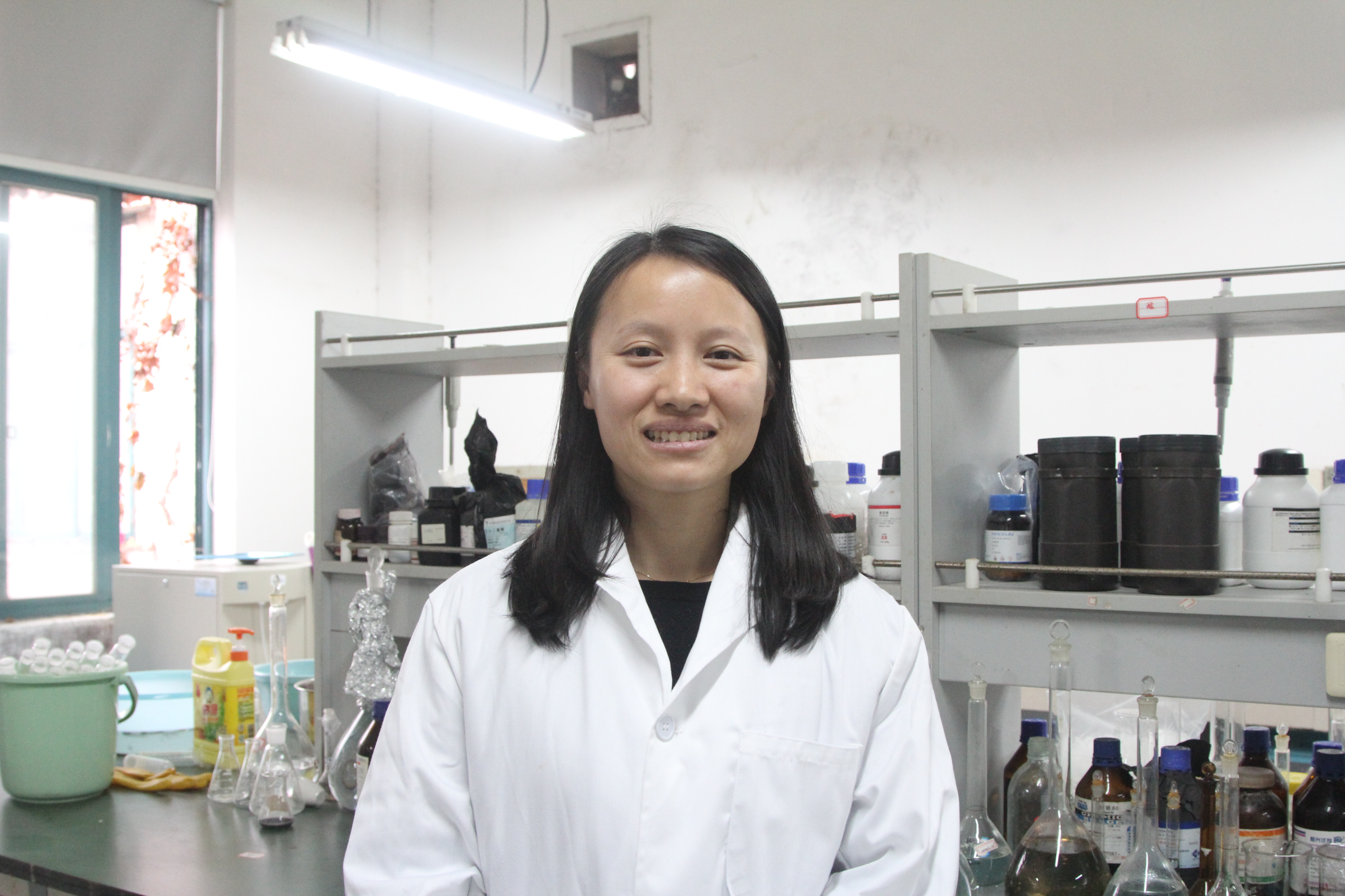  p>黄丹莲,女,工学博士, a target="_blank" href="/item/湖南大学