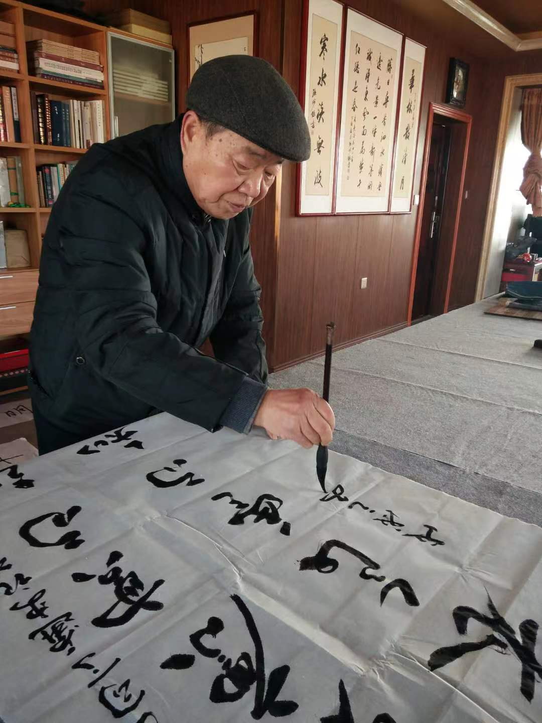原郸城县县委组织部副部长,博铭斋主人,大学文化,现为中国书法家协会