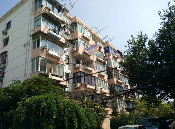 新三村住宅位于深圳市龙岗区布吉街,共计房屋153户.