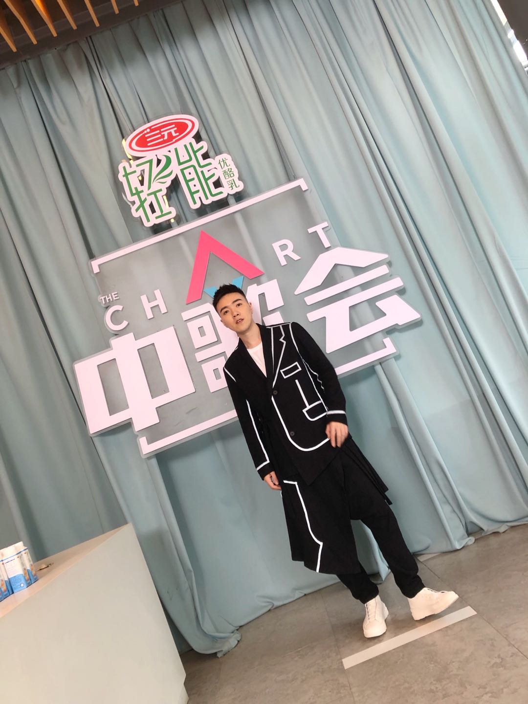 海风,中国内地男主持人, a target="_blank" href="/item/歌手/16693"