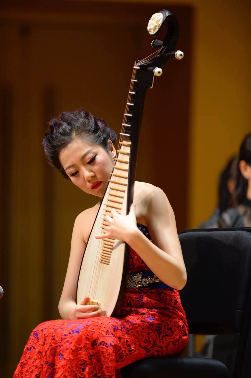 女,青年琵琶 a target="_blank" href="/item/演奏家/134332" data