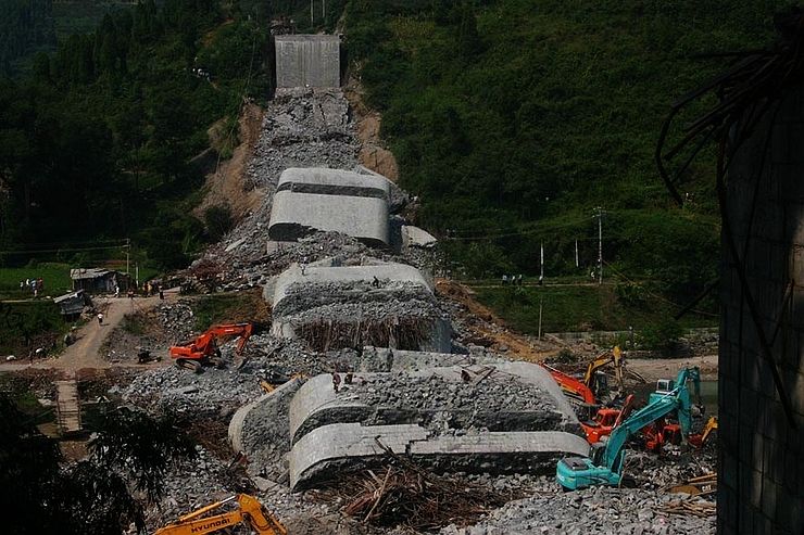 8·13凤凰县沱江大桥垮塌事故