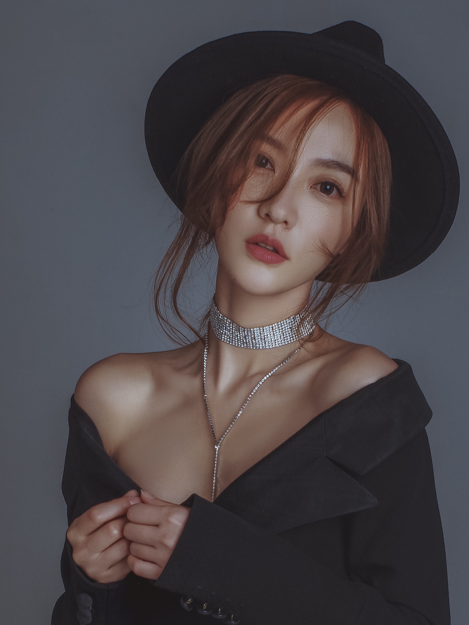  p>熊悦希 i>(原名:熊欣) /i>,出生于湖南省