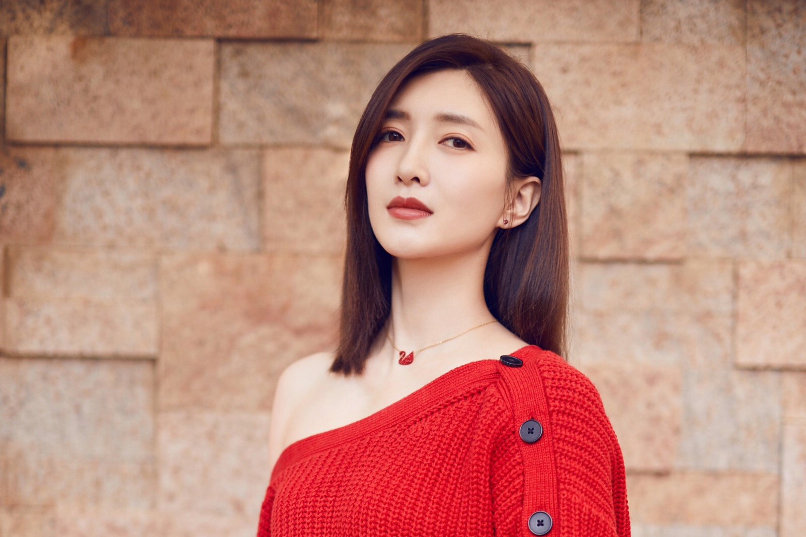  p>江疏影,1986年9月1日出生于上海,中国内地女演员,毕业于 a target=