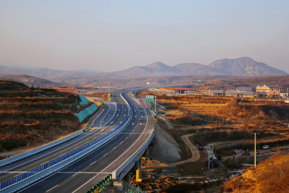 沿太行山高速公路