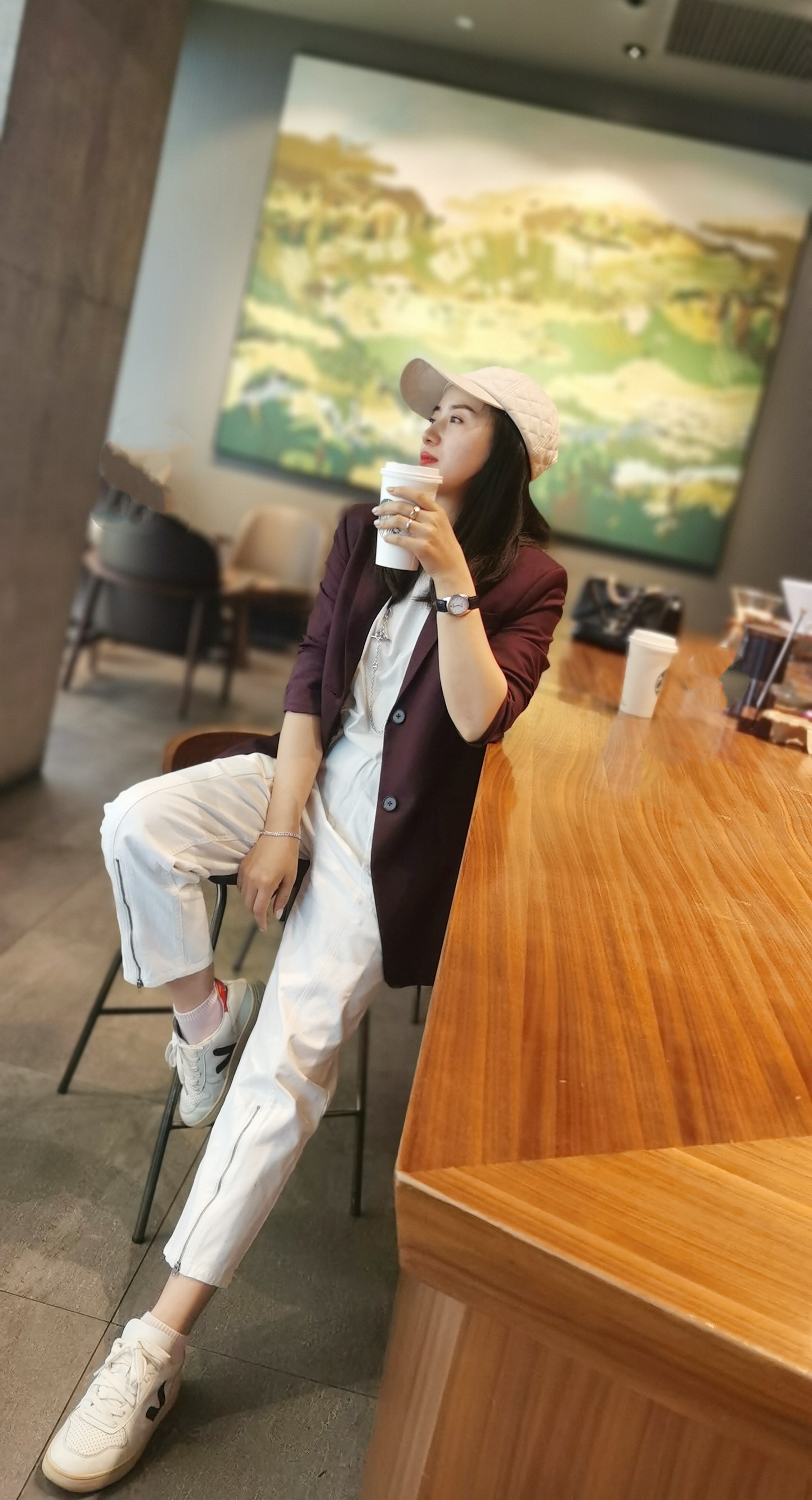  p data-id="sv19xgaik1yv">刘美含,中国内地女演员,歌手,主持人,时尚