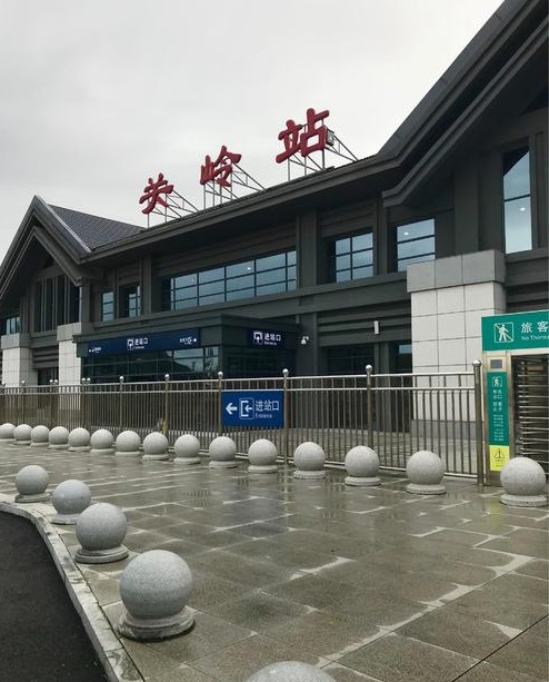  p>关岭站(guanling railway station)位于中国贵州省安顺市,是中国