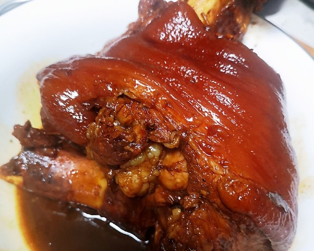  p data-id="gn6qlo5uhs">招财肘子,家常菜,主料猪前肘,发菜等. /p>