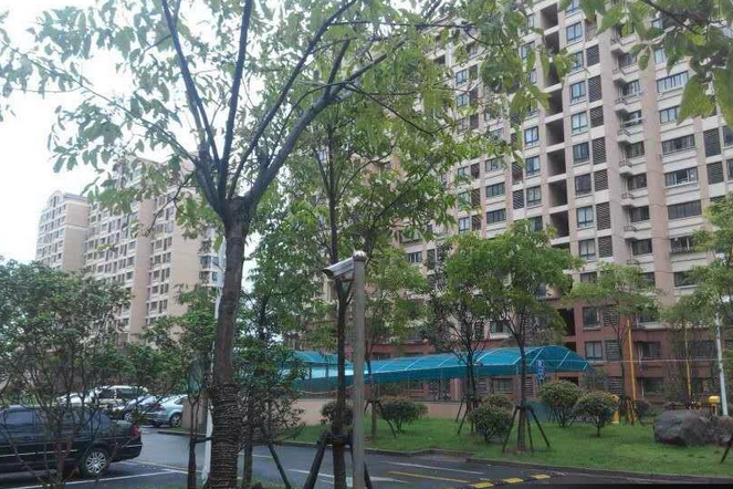  p>凌桥景园位于上海市浦东外高桥,总建筑面积152295,总占地面积