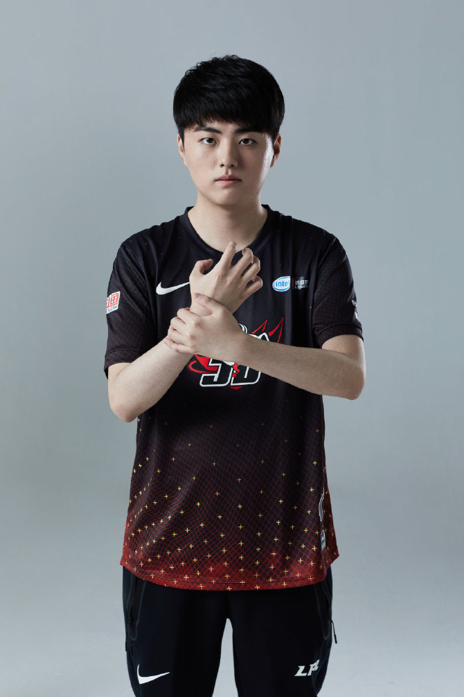 p>李东昱,比赛id:loken,韩国英雄联盟职业选手,司职 a target="