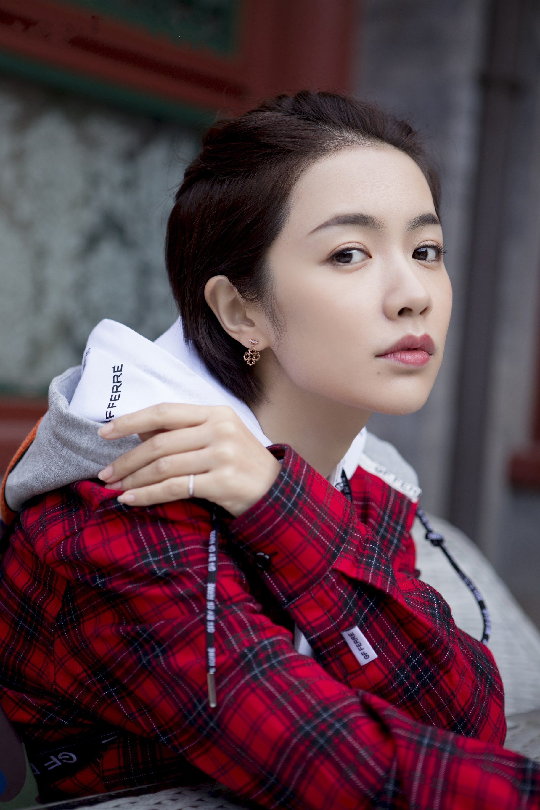  p>李春嫒(原名李明珠),1990年1月2日出生于山东省淄博市,毕业于北京