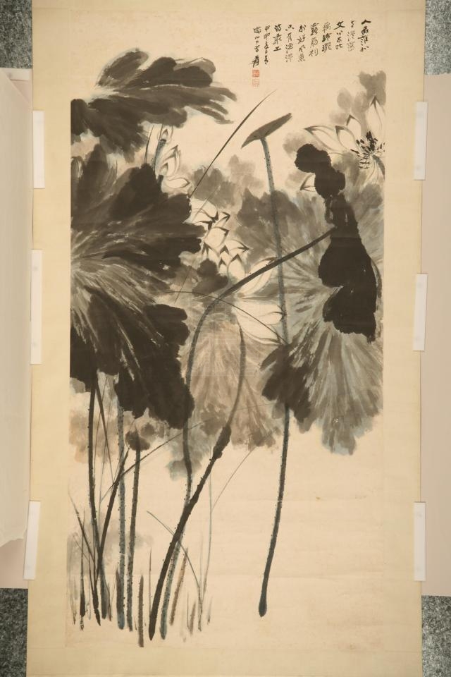 民国张大千设色大写意荷花图轴