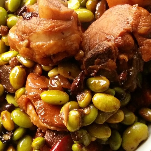 p>毛豆烧鸡块是一道以毛豆,鸡块等为主要食材制作的美食. /p>