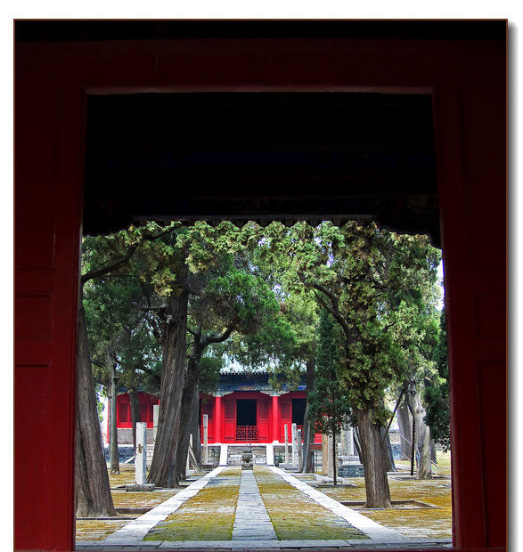 是祭祀周公的庙宇,位于山东省济宁市曲阜市鲁城街道周公庙居委