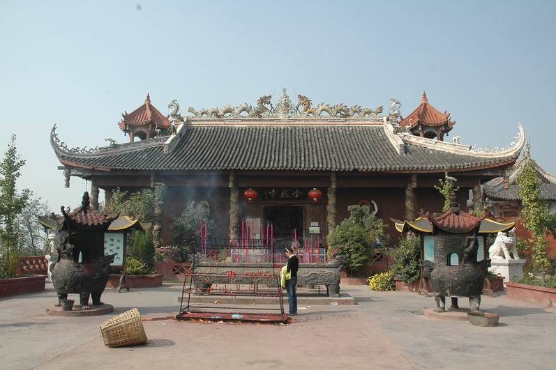  p>金龙寺位于四川省成都市 a target="_blank" href="/item/龙泉驿">