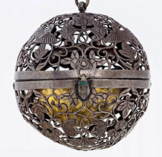 唐葡萄花鸟纹银香囊出土后，它的真实身份被专家揭晓_百科TA说