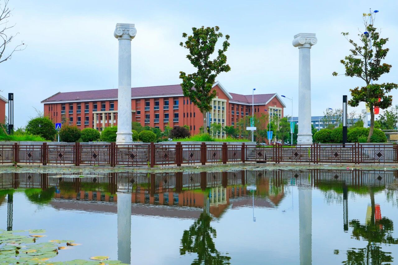  p>安徽理工大学新校区,又称安徽理工大学山南校区,位于淮南市 a