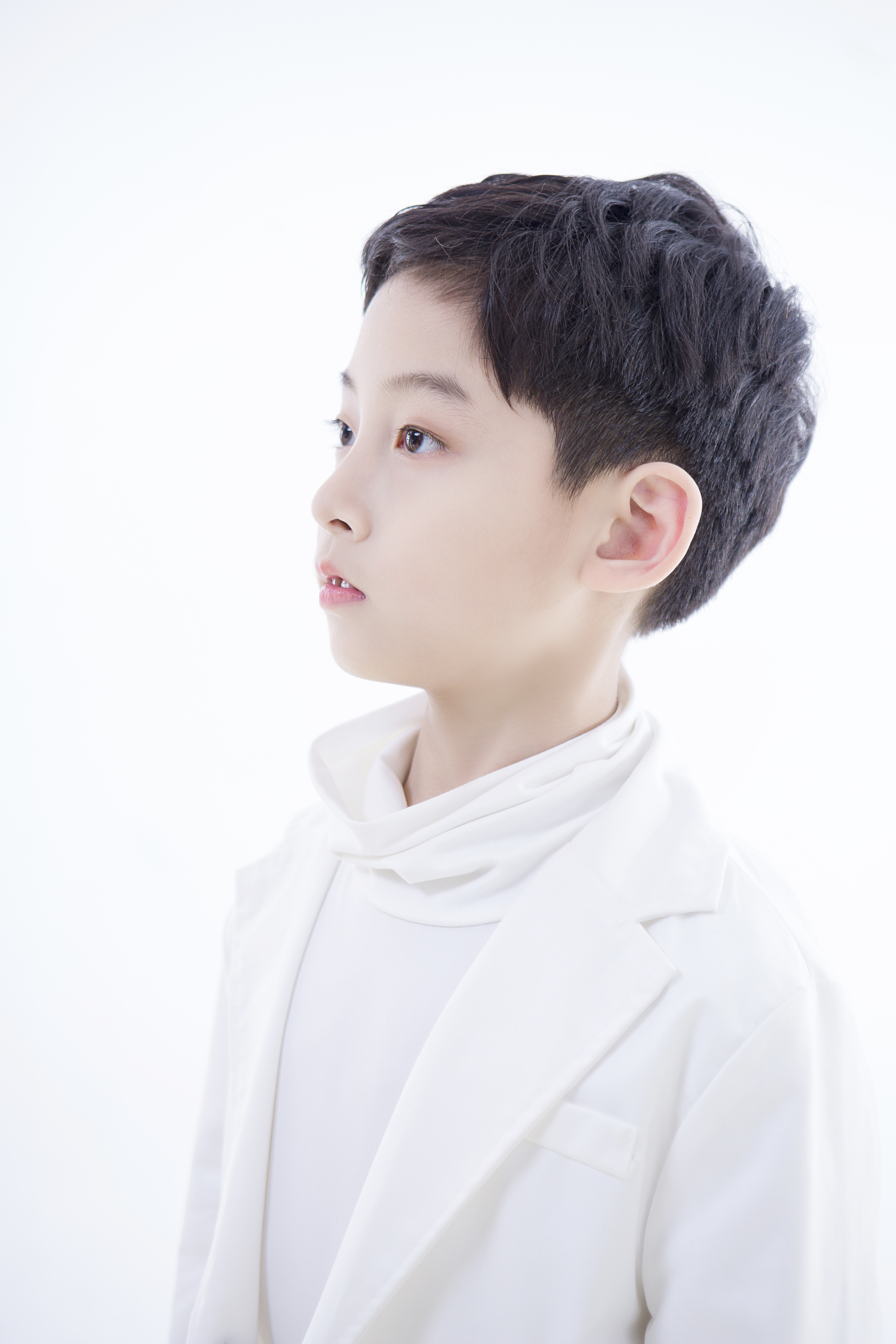 男, span class="psl-tag">2013年 /span>出生于上海,温岭人,小童星