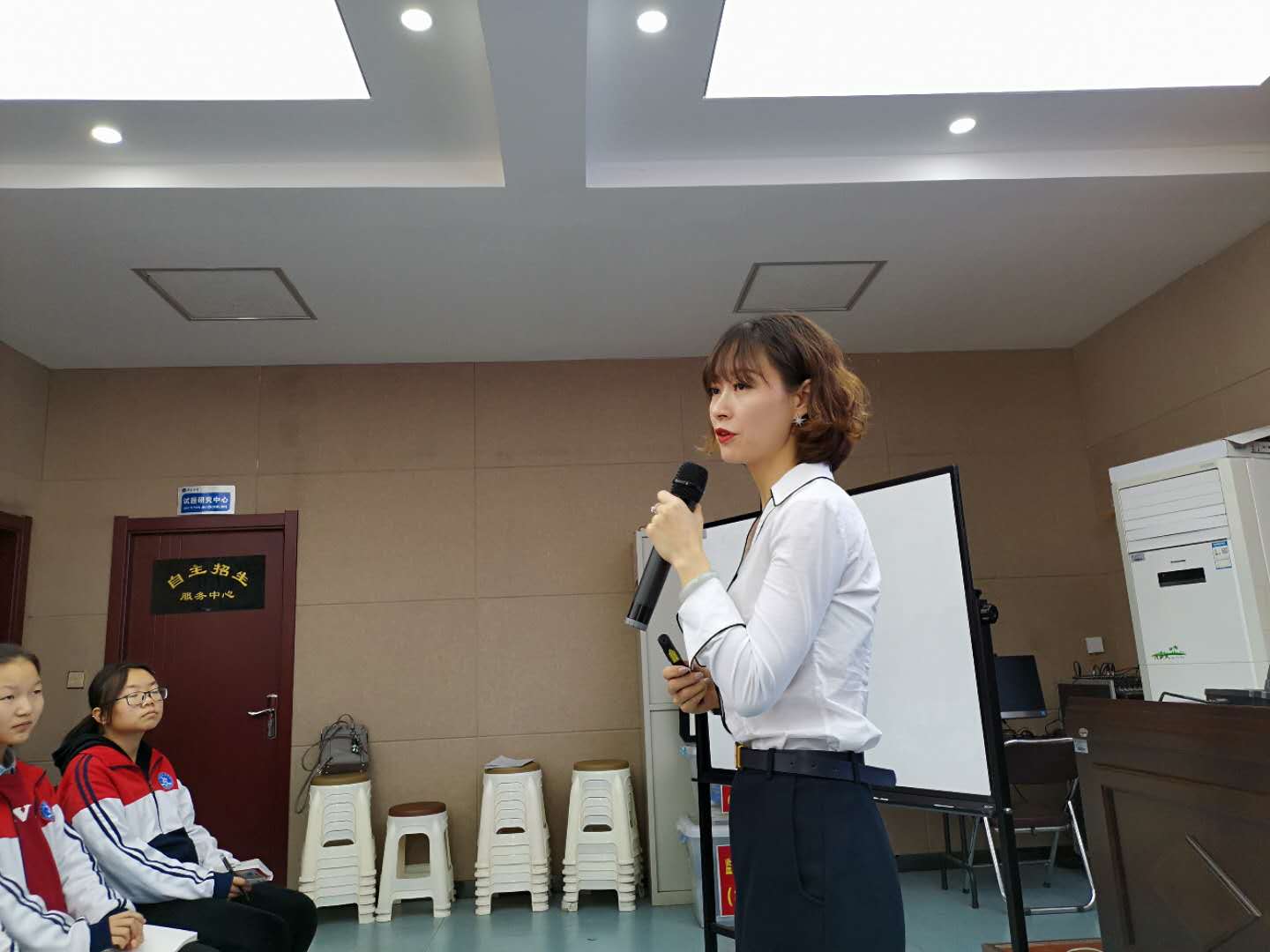 1990年09月出生于陕西神木, a target="_blank" href="/item/神木中学