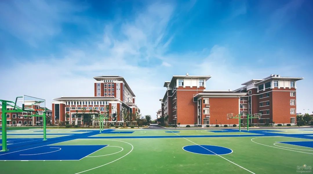  p>江苏省扬中高级中学是扬中市教育局主管的一所公办高级中学,是江苏