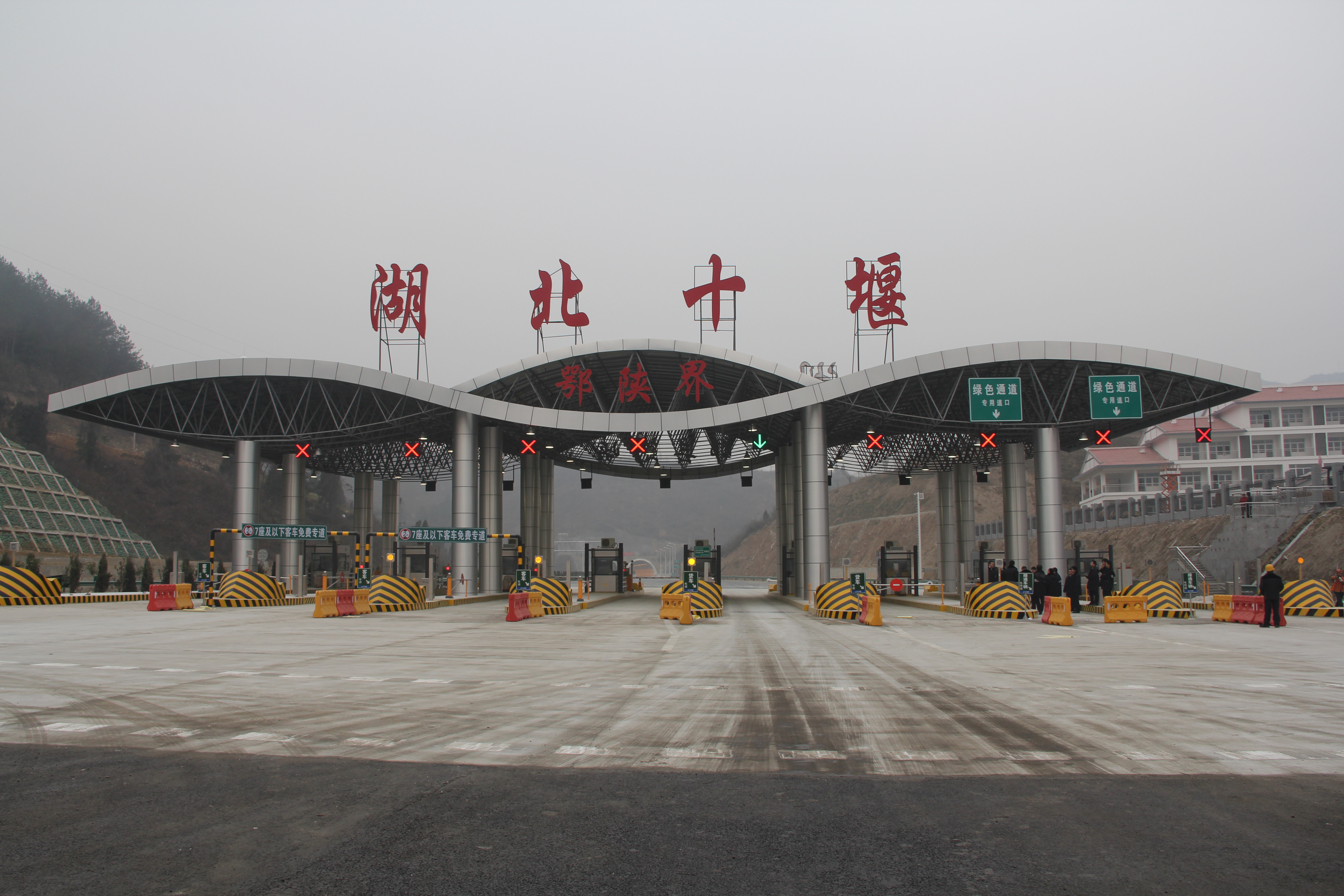  p>十堰—天水高速公路(shiyan–tianshui expressway),简称"十天高速