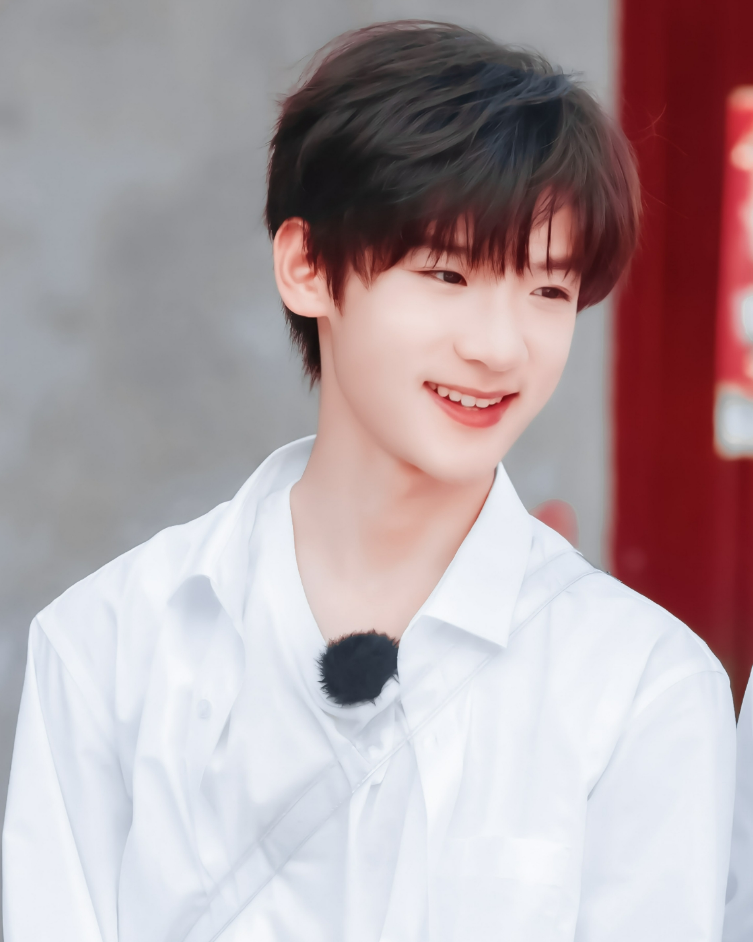 fiytal">张峻豪,2007年7月20日出生,中国内地男歌手,tf家族三代练习生