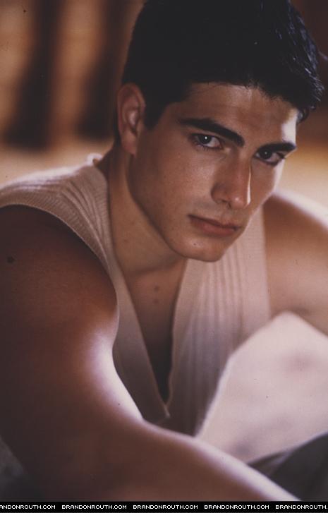 p>布兰登·罗斯(brandon routh),1979年10月9日出生于爱荷华州迪莫伊
