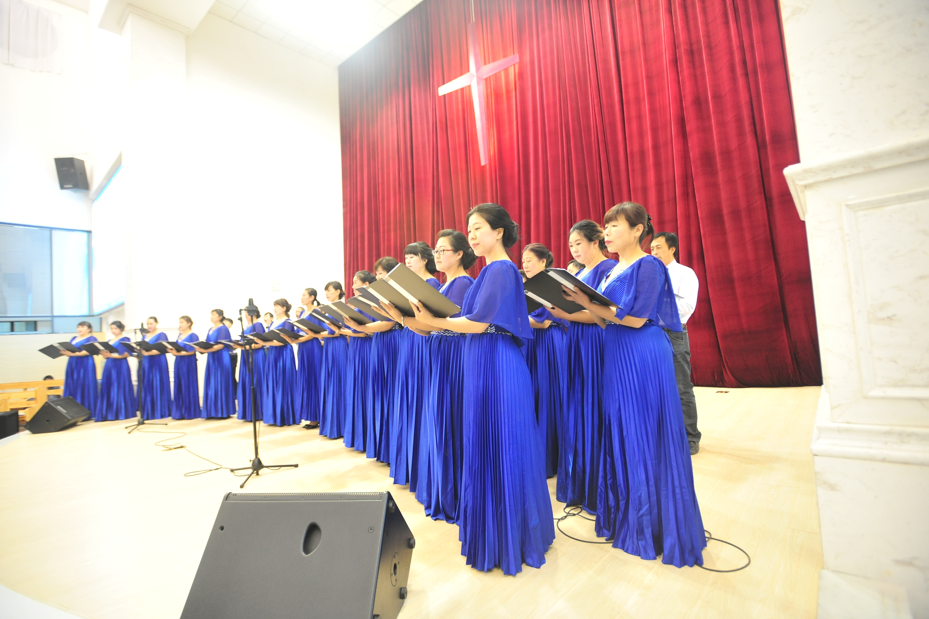 data-id="gnx7n7brbw">圣诗班是赞美神的演唱团契,是圣洁的团契,由