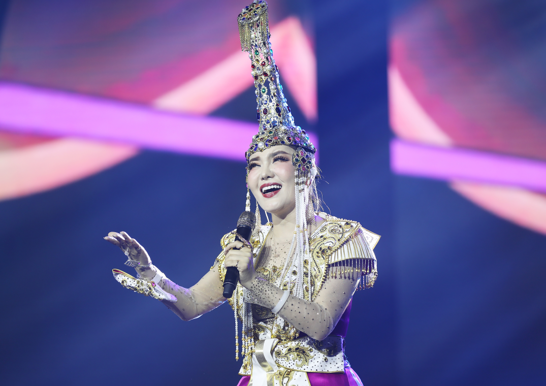 乌兰图雅"花开四季"巡回演唱会