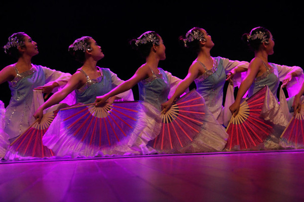 江南扇舞是中国华东地区的 a target="_blank" href="/item/民间舞蹈