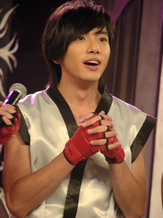  p>谢坤达(ken),1982年3月18日出生中国台湾,毕业于私立淡江大学,歌手