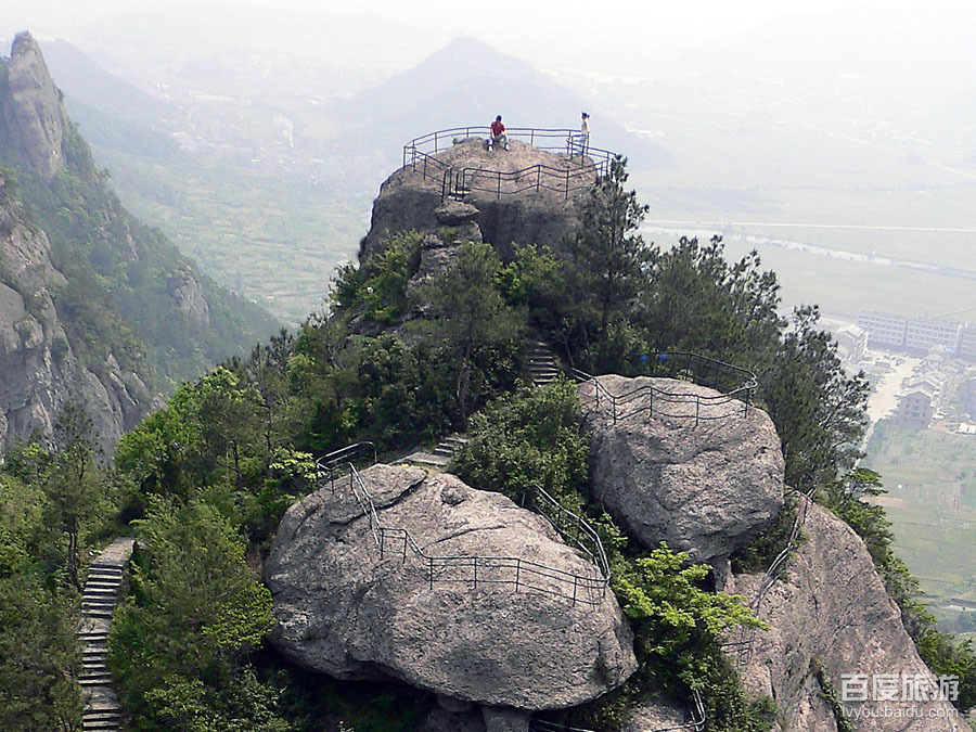  p>南嵩岩景区,省级风景名胜区,素有"神山佛国"之称,位于浙江省温岭市