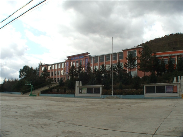  p>吉林省汪清县罗子沟镇中学创办于1951年,1952年在州教育机构正式