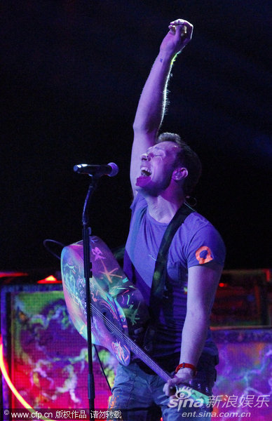 酷玩乐队 i>(coldplay) /i>,英国摇滚乐队,1996年成立于伦敦,由主唱 a